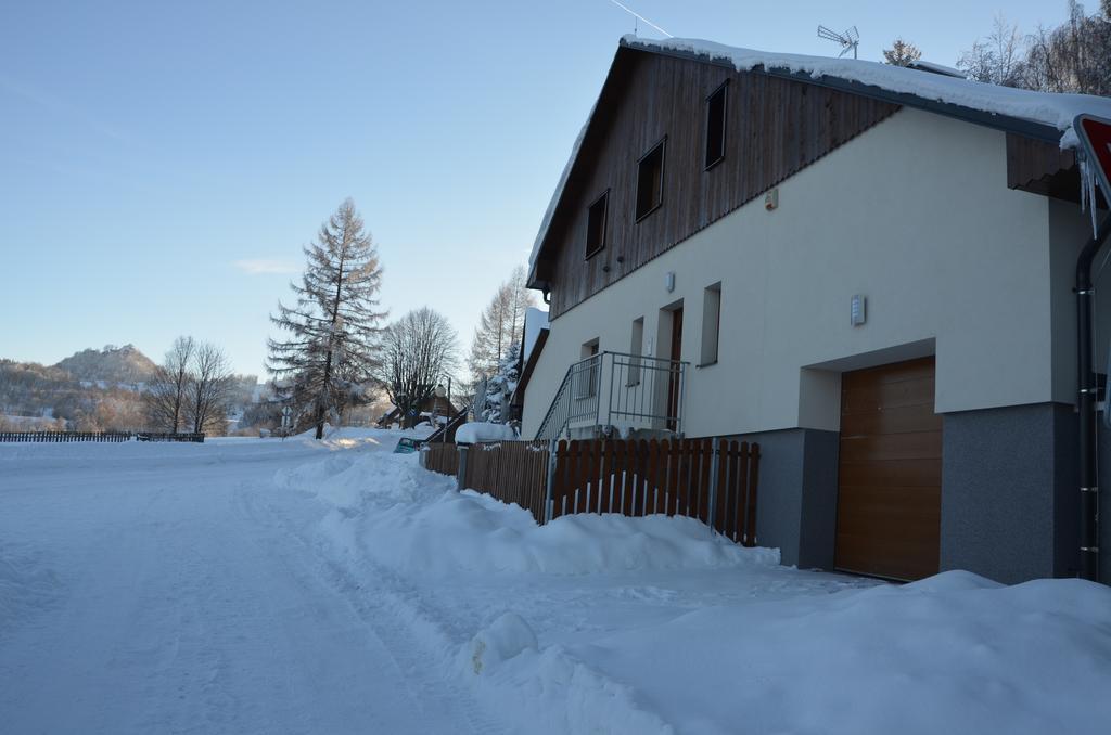 Haus Tolstejn Appartement Jiřetín pod Jedlovou Buitenkant foto